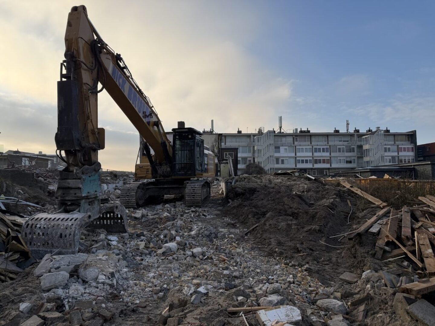 Foto: sloopwerkzaamheden kraan.jpg